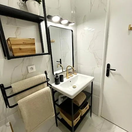 Apartamento Cosy Cocoon - 2 To 4 Travelers. Niza
