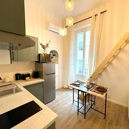 Cosy Cocoon - 2 To 4 Travelers. *